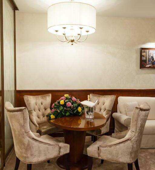 スイート, International Iasi