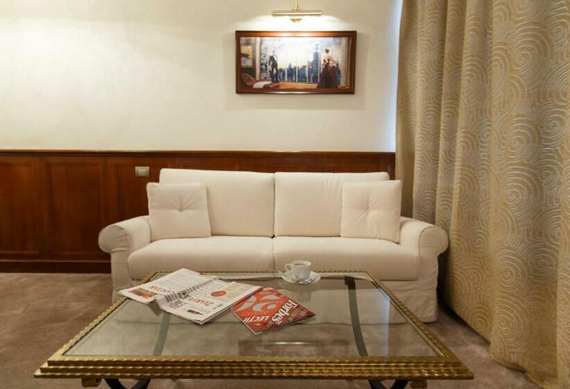 جناح, International Iasi