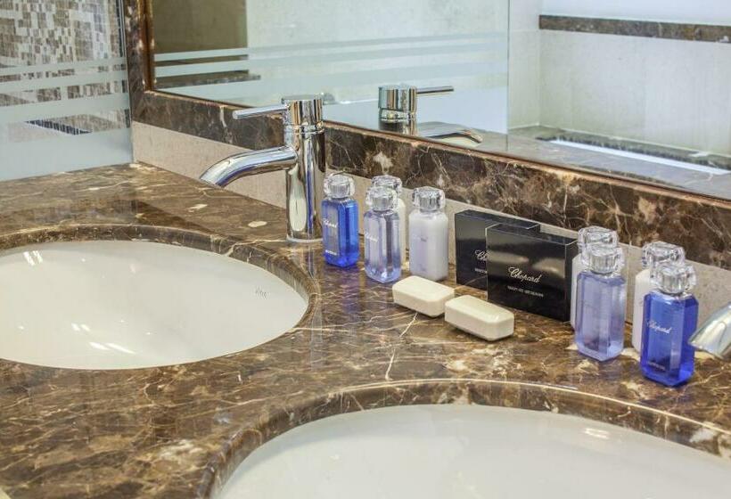 スイート, International Iasi