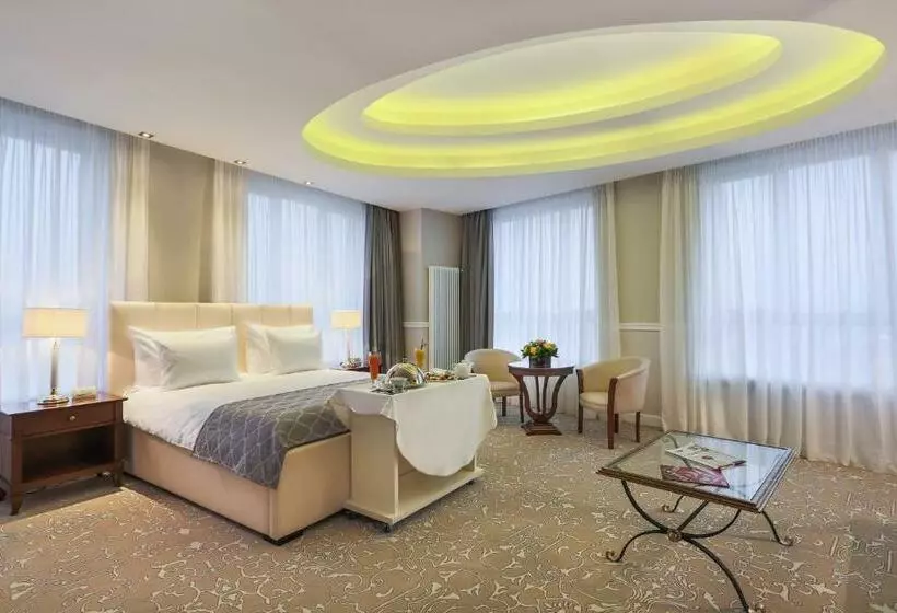 ジュニアスイート, International Iasi