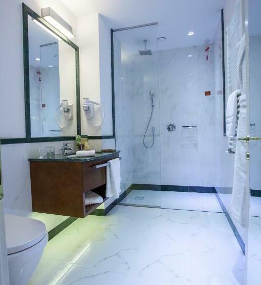 ジュニアスイート, International Iasi