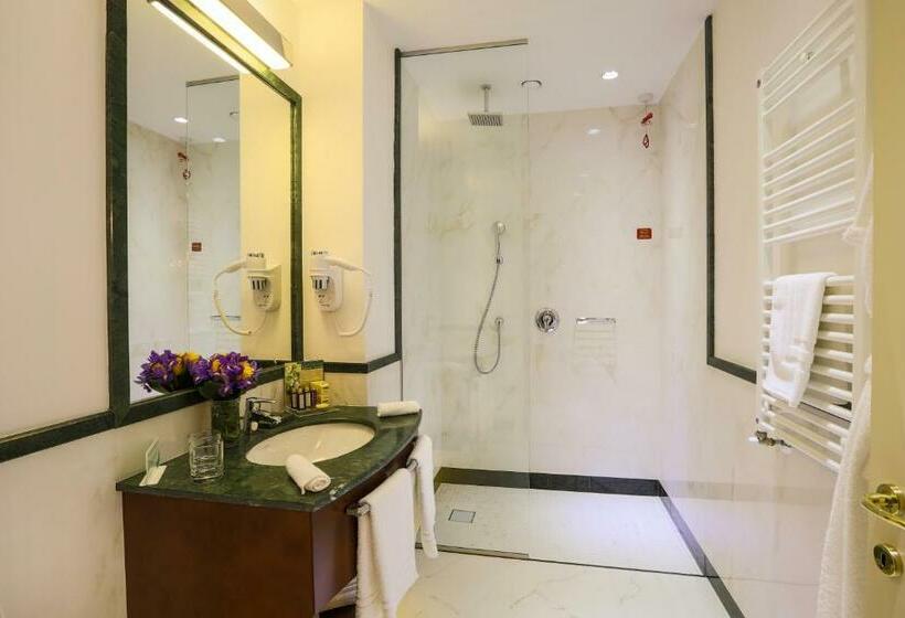 ジュニアスイート, International Iasi