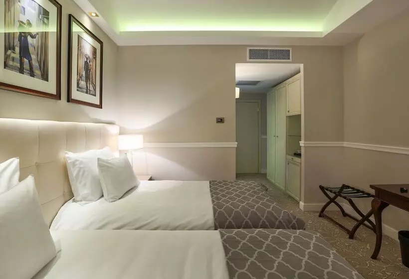 デラックスルーム, International Iasi
