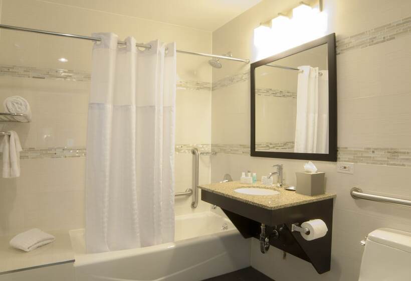 标准间, Madison Les