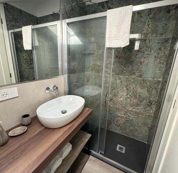 패밀리 스튜디오, Marinella