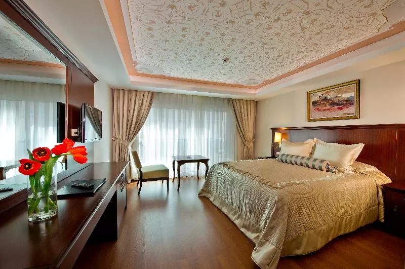 اتاق لوکس با چشم‌انداز دریا, Prime Boutique