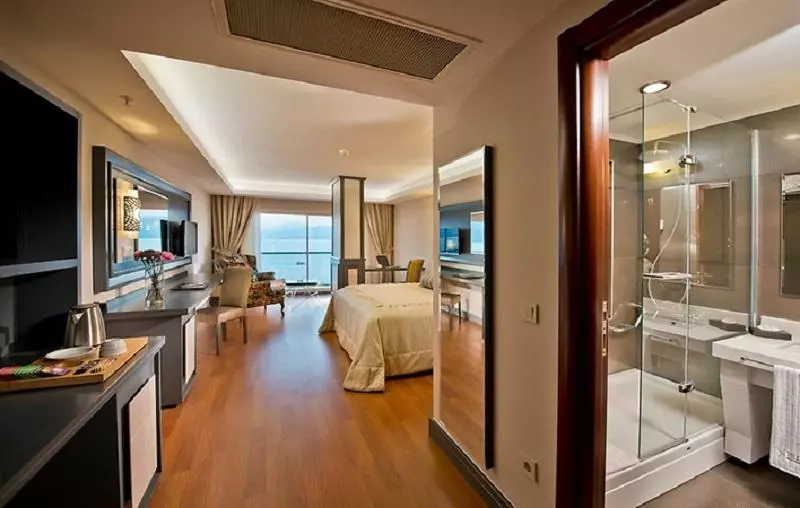 اتاق لوکس با چشم‌انداز دریا, Prime Boutique