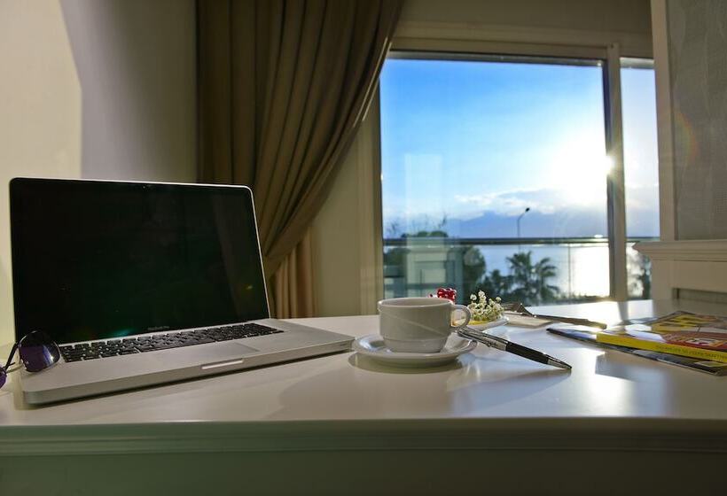 اتاق لوکس با چشمانداز دریا, Prime Boutique