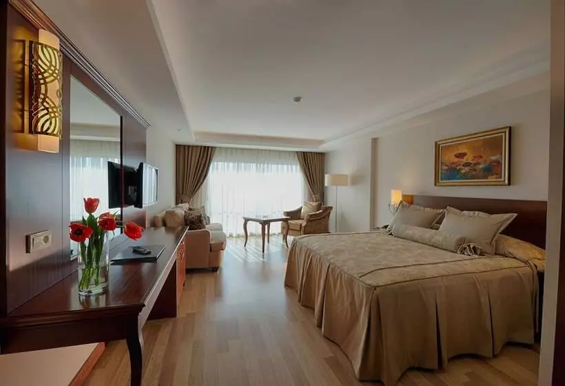 اتاق لوکس با چشم‌انداز دریا, Prime Boutique