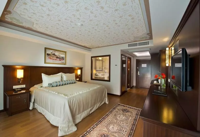 اتاق لوکس با چشم‌انداز دریا, Prime Boutique