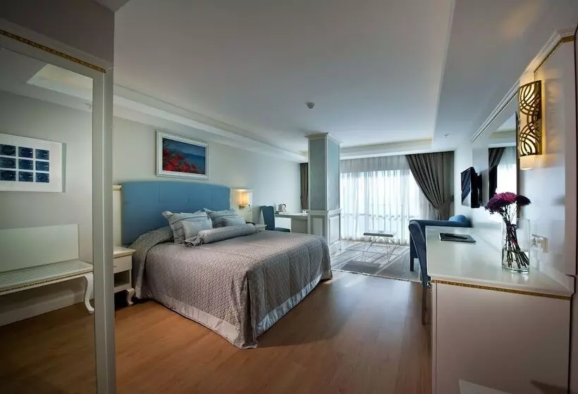 اتاق لوکس با چشم‌انداز دریا, Prime Boutique