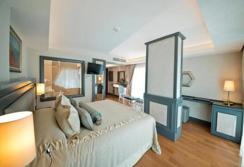 اتاق لوکس با چشم‌انداز دریا, Prime Boutique