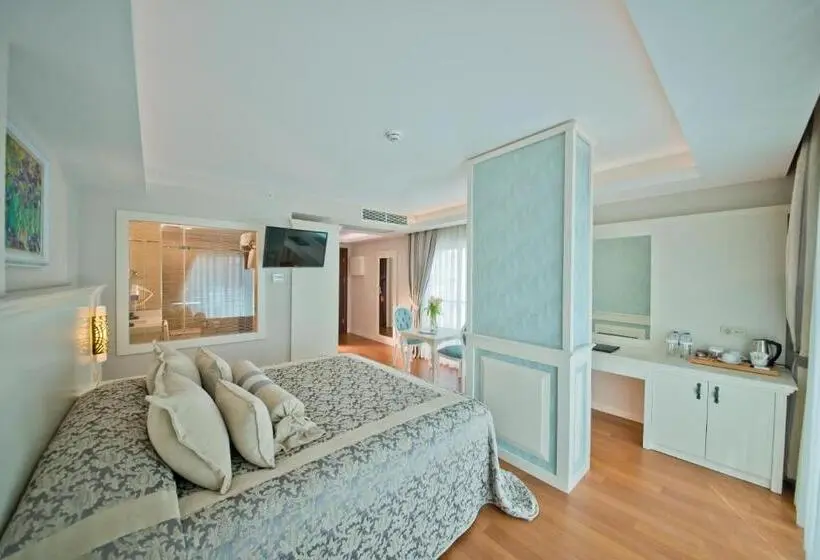 اتاق لوکس با چشم‌انداز دریا, Prime Boutique