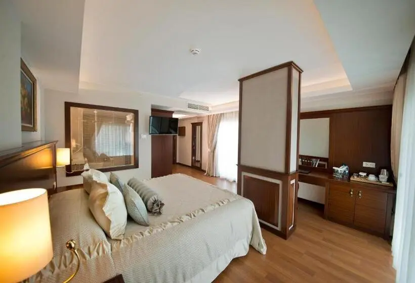 اتاق لوکس با چشم‌انداز دریا, Prime Boutique