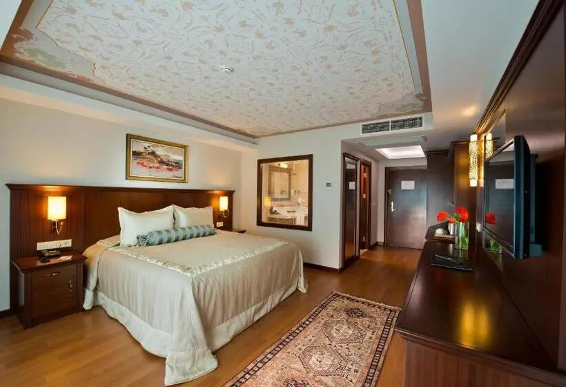 اتاق لوکس با چشم‌انداز دریا, Prime Boutique