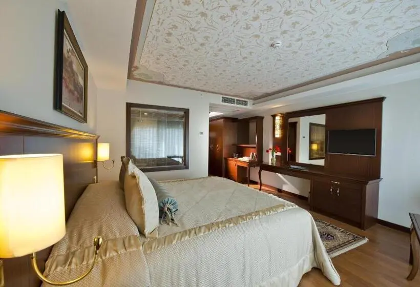 اتاق لوکس با چشم‌انداز دریا, Prime Boutique