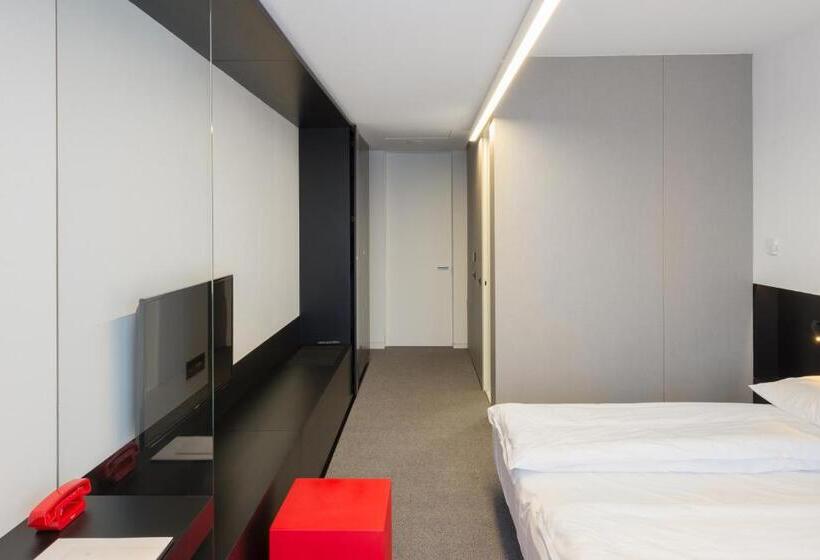 חדר סטנדרט, Privo