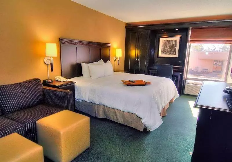 キングサイズベッドのスイートルーム, Quality Inn & Suites North Little Rock