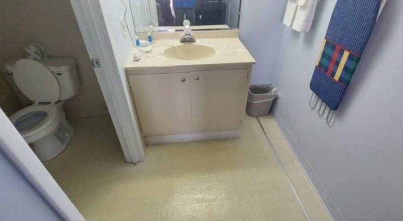 غرفه قياسيه سريرين مزدوجين, Rodeway Inn