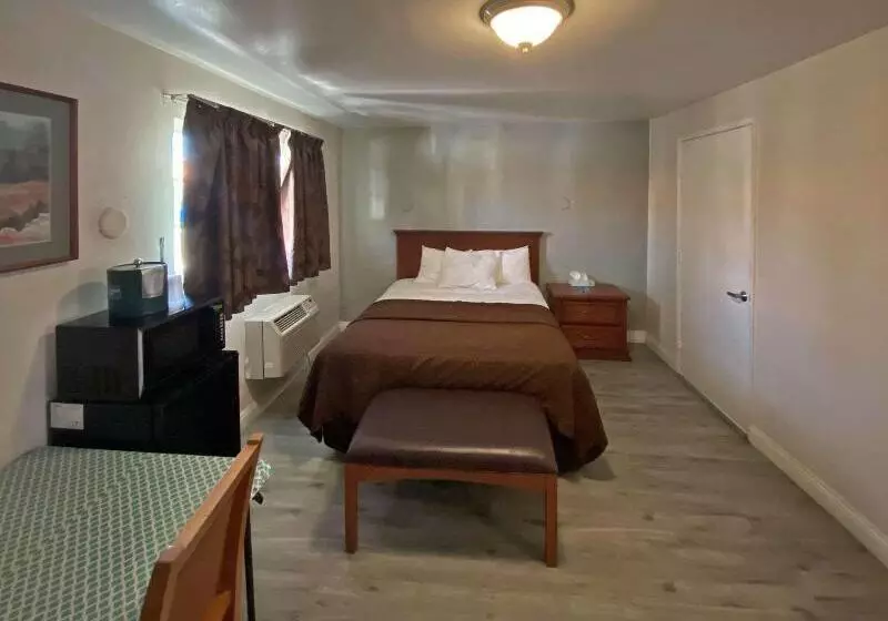キングサイズベッドのスタンダードルーム, Rodeway Inn