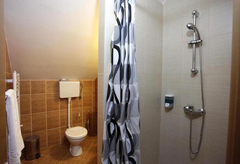 غرفة كومفورت, Rooms Konak Mikan