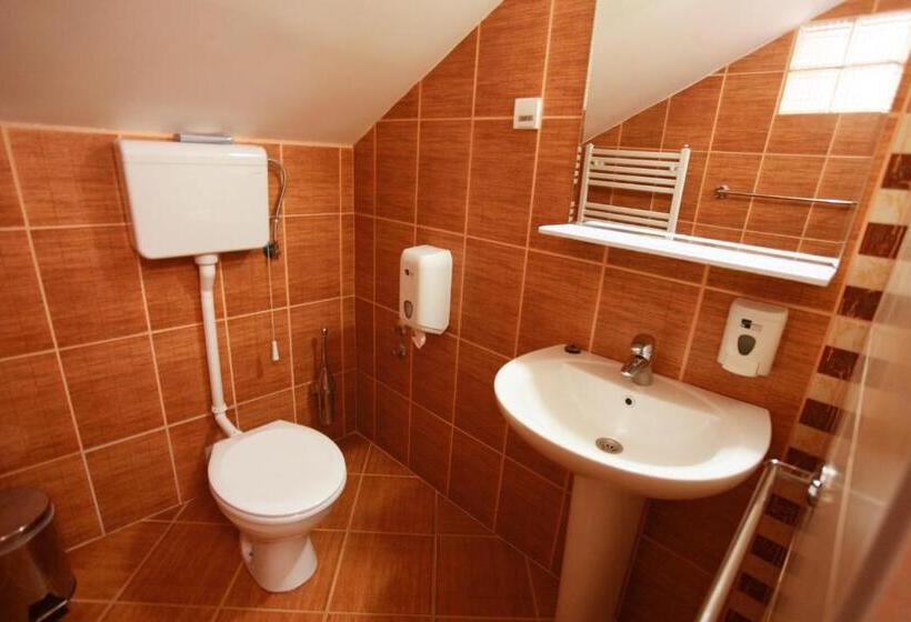 غرفة كومفورت, Rooms Konak Mikan