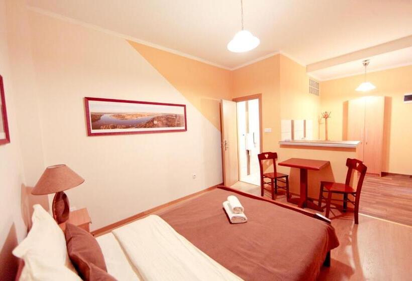 إستوديو قياسى, Rooms Konak Mikan