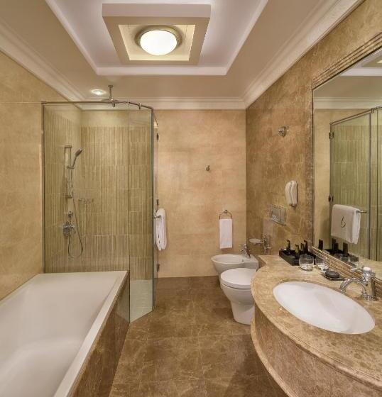 غرفة ديلوكس عائلية, Royal Rose Abu Dhabi, A Curio By Hilton Affiliated