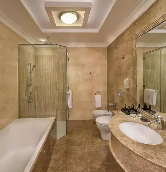 デラックスファミリールーム, Royal Rose Abu Dhabi, A Curio By Hilton Affiliated