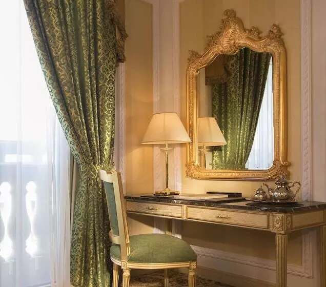デラックスルーム, Royal Rose Abu Dhabi, A Curio By Hilton Affiliated