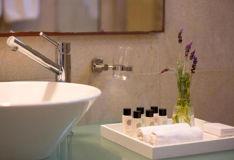 سوییت با استخر, Thalatta Seaside