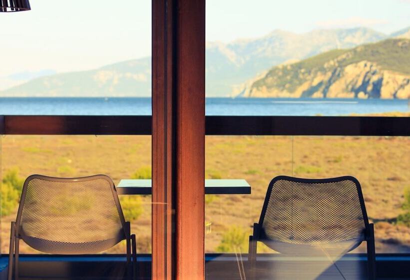 سوییت جونیور با چشم‌انداز دریا, Thalatta Seaside