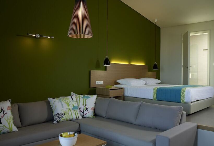 سوییت جونیور با چشم‌انداز دریا, Thalatta Seaside