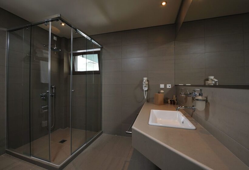 سوییت با استخر, Thalatta Seaside