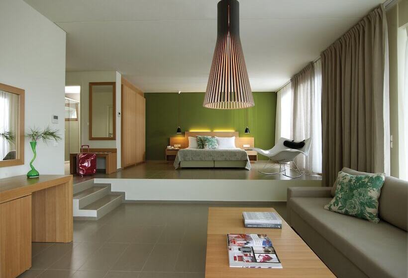 سوییت با استخر, Thalatta Seaside