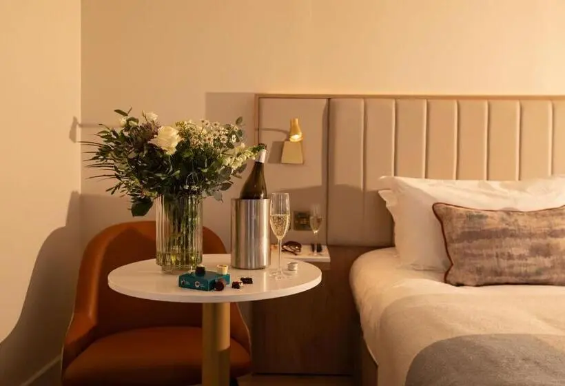 Deluxe Room King Size Bed