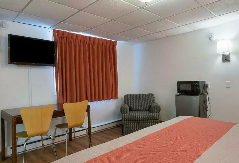 キングサイズベッドのスタンダードルーム, Motel 6frackville, Pa