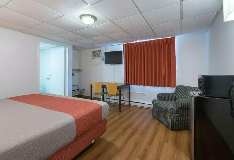 キングサイズベッドのスタンダードルーム, Motel 6frackville, Pa