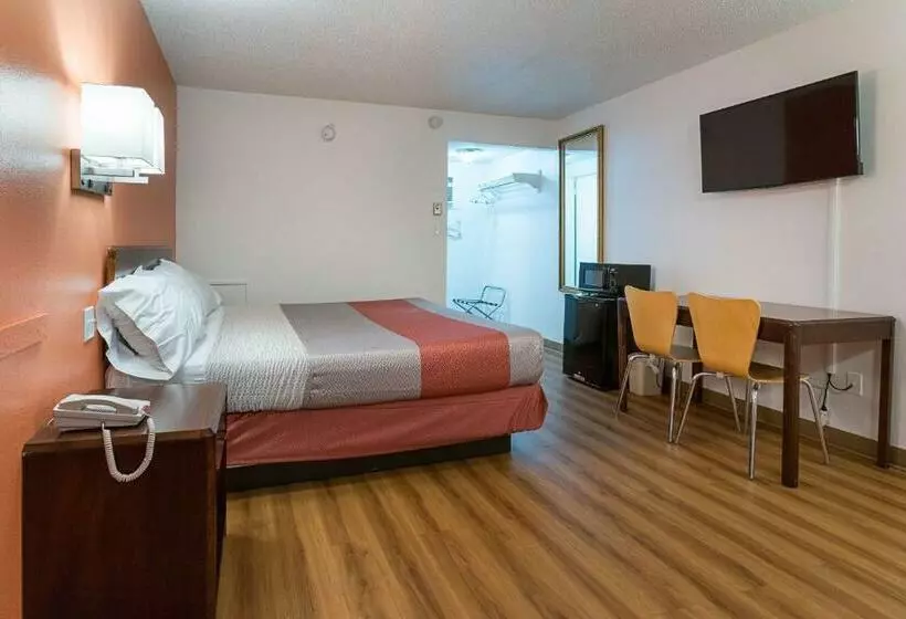 キングサイズベッドのスタンダードルーム, Motel 6frackville, Pa