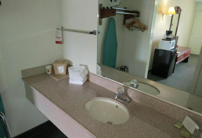 غرفه قياسيه سريرين مزدوجين, Super 8 By Wyndham Kingston