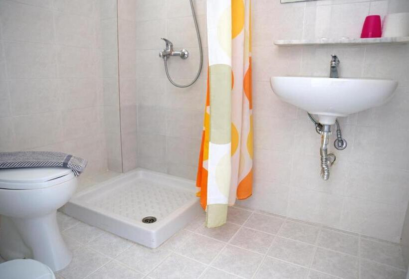اتاق استاندارد سه تخته با چشم‌انداز باغ, Hillside Studios & Apartments