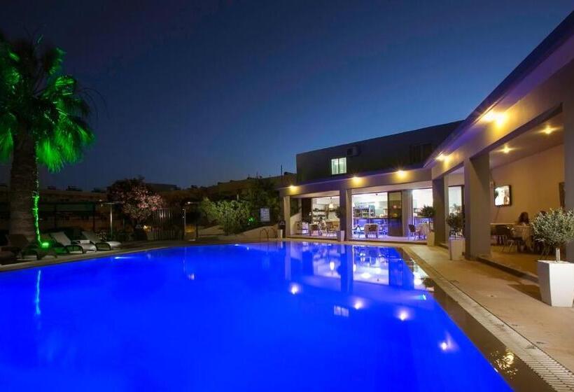 庭の見えるスタンダードトリプルルーム, Hillside Studios & Apartments