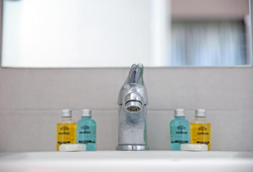 オーシャンビュージュニアスイート, Hillside Studios & Apartments