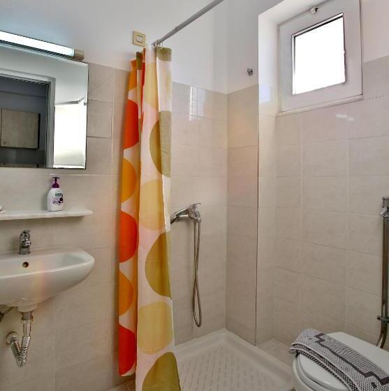 庭の見えるスタンダードトリプルルーム, Hillside Studios & Apartments