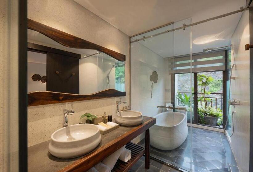 Deluxe Room Mountain View, Amiana Resort Nha Trang