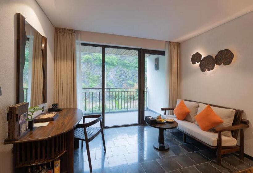 Deluxe Room Mountain View, Amiana Resort Nha Trang