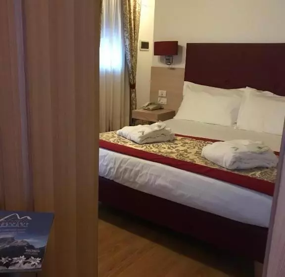 スタンダードトリプルルーム, Th Cadore   Hotel Antelao