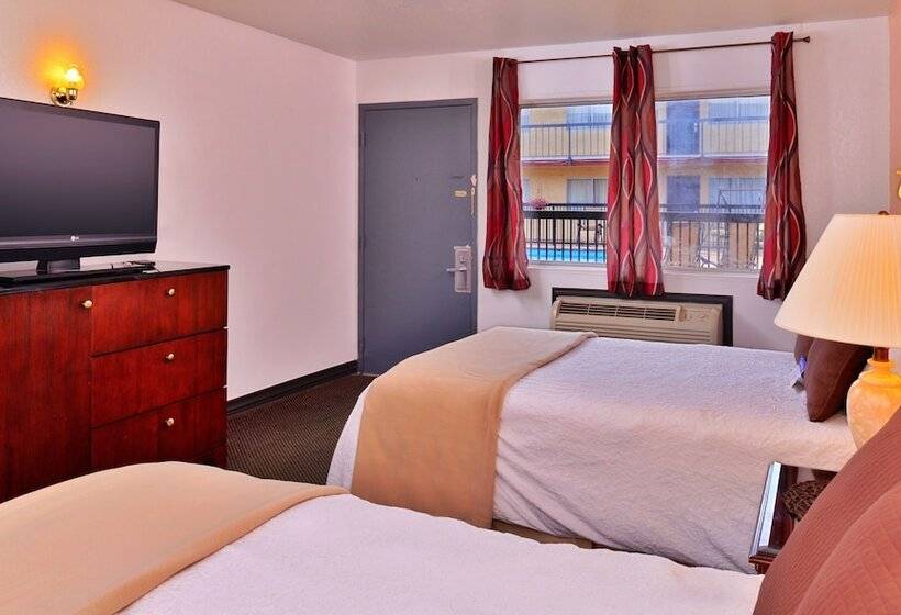 جناح, Castle Inn & Suites Chickasha