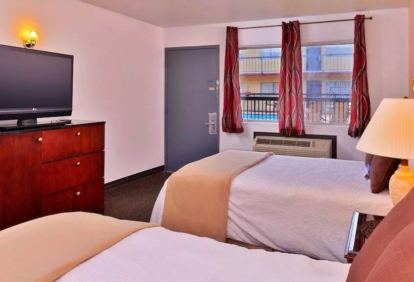 スイート, Castle Inn & Suites Chickasha