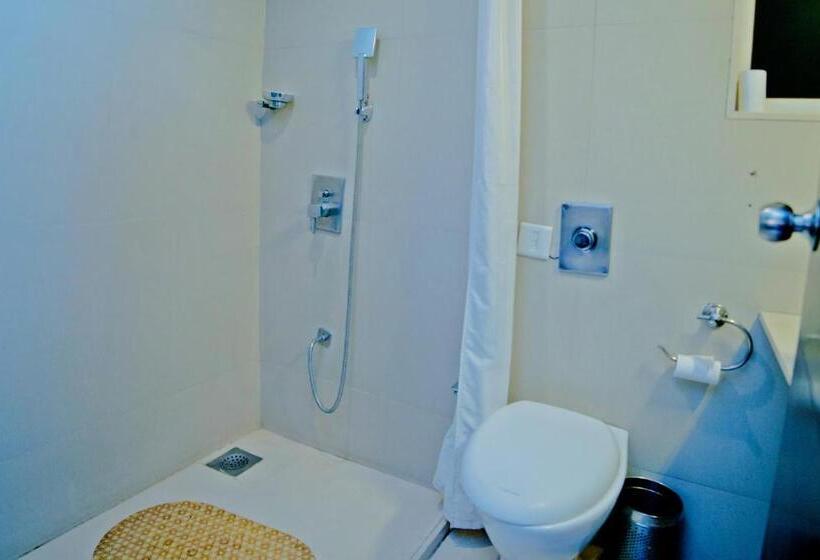 Quarto Estandar, Clarks Collection Bhavnagar